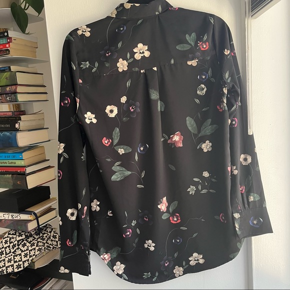 {H&M} 🔷 Black floral button down - Picture 5 of 5